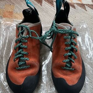 Scarpa Helix Women's Climbing Shoes, Mandarin Red, Women’s 7